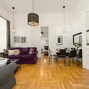 Apartament Black & White Apartment At Nyugati Station - 3 Separate Br, Budapesta